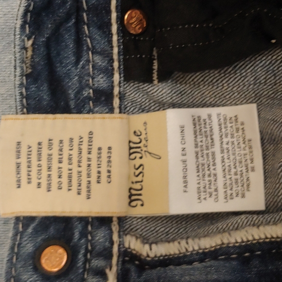 Miss Me jeans with lots of rhinestones, leather, and silver. Sz.28 - Picture 12 of 17